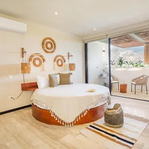  Apartment Penthouse Oasis: Rooftop Pool & Luxury Mexico