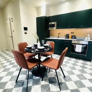 99 Ii, Key Spot, Flat E Apartment